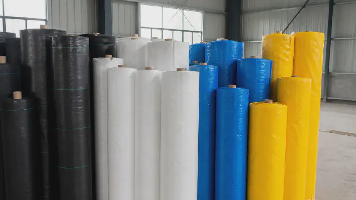 Different colored PP PE woven fabric rolls for different uses